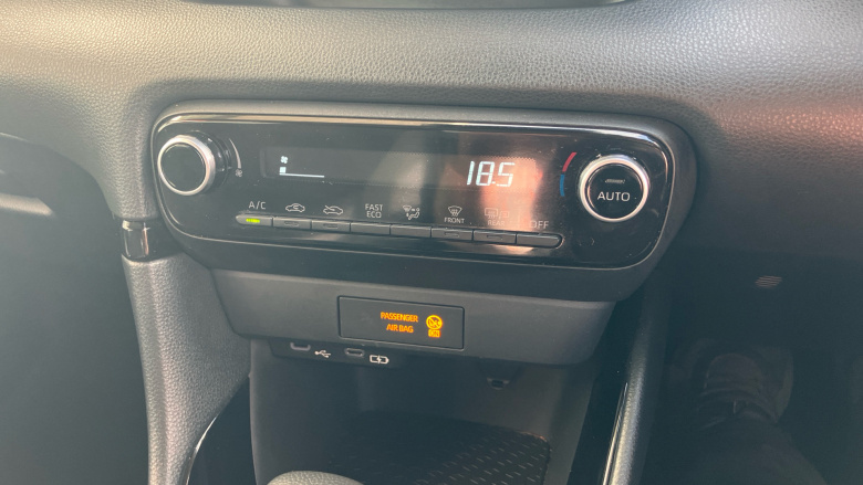 Toyota Yaris 1.5 Hybrid Design 5dr CVT Hybrid Hatchback